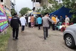 Jenazah Novia Nurwana saat tiba di kampung halaman di Pekon Margoyoso, Kecamatan Sumberejo, Kabupaten Tanggamus, Lampung. (Liputan6.com/ Ardi Munthe)