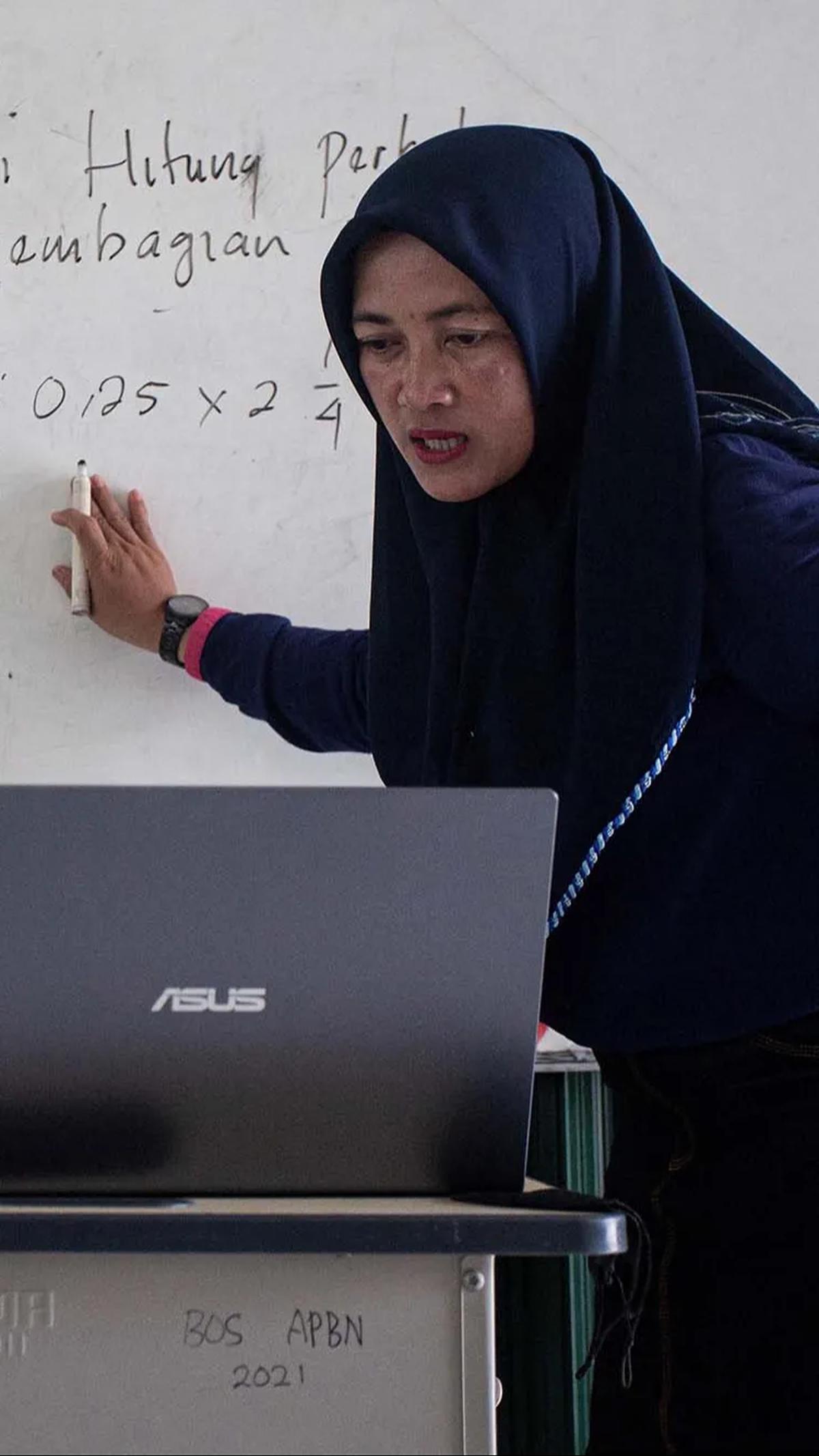 Namun, pembelajaran secara online ini bukan disebabkan oleh virus corona Covid-19 yang kembali merebak, melainkan gara-gara kabut asap kebakaran hutan dan lahan (karhutla) yang tak kunjung mereda.