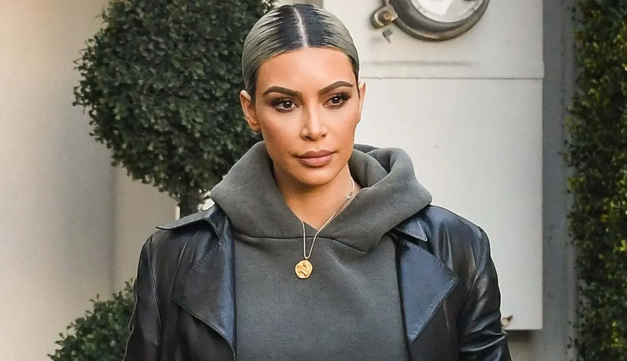 "Aku akan bilang, ia membuatku ubanan minggu ini. Namun tidak, dia melakukannya dengan baik!" ujar Kim. (Entertainment Tonight)