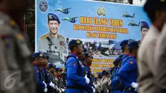 Puluhan anggota polisi air dan udara mengikuti upacara peringatan hari ulang tahun (HUT) Kepolisian Perairan dan Udara (Pol Airud) yang ke-66 di Jakarta, Kamis (1/12). (Liputan6.com/Faizal Fanani)