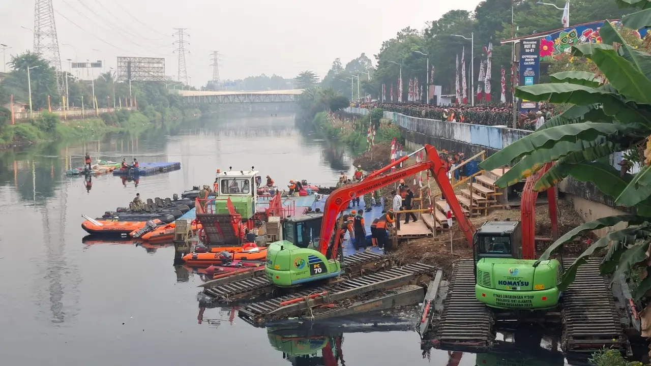 TNI-Polri dan Pemprov DKI Turun Bersihkan Sungai Kalijodo
