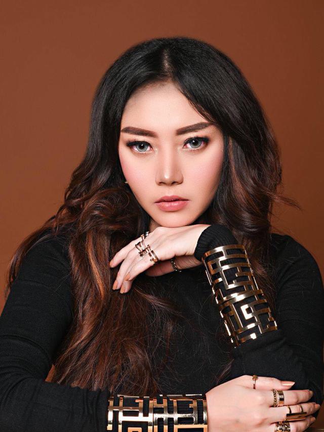 Lagu Iva Lola Atas Bawah Jadi Kontroversi Dan Viral Di Media