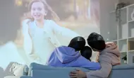Mau Nonton Film Serasa di Bioskop? Ini Perlengkapan Nonton yang Wajib Punya!