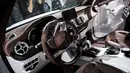 Tampilan dalam yang mewah dari new Mercedes-Benz Pickup yang diperkenalkan di Galeri Artipelag, Stockholm, Swedia (25/10). Mobil ini didesain untuk lima orang dengan bak besar di belakang. (Reuters/ Vilhelm Stokstad)