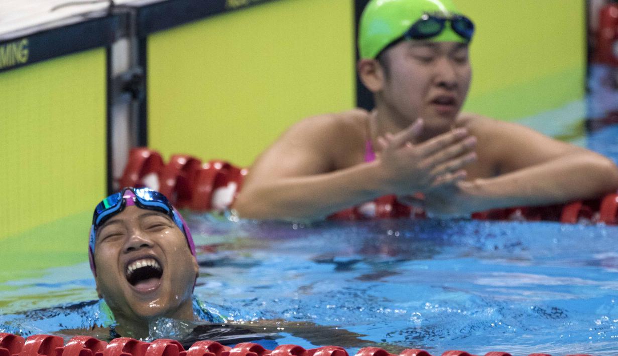 Syuci Indriani perenang Indonesia berhasil meraih medali emas di nomor 100 meter gaya dada klasifikasi SB14 pada Asian Para Games 2018, Gelora Bung Karno Jakarta, Senin (8/10/2018).  (Bola.com/Peksi Cahyo)