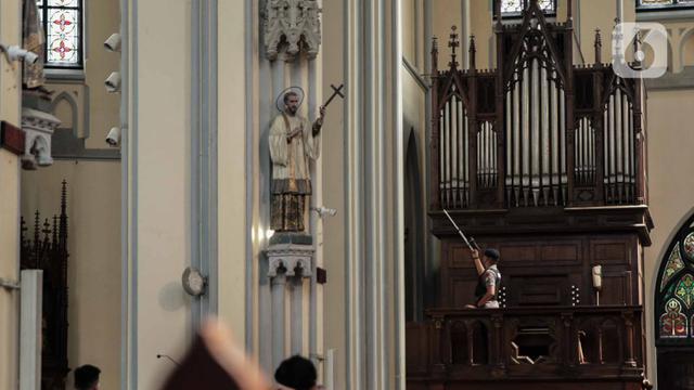 Jelang Misa Natal, Tim Gegana dan Unit K9 Sisir Gereja Katedral