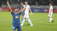 Gelandang PSIS, Tegar Infantrie meluapkan kegembiraan usai timnya mengalahkan Persija Jakarta 2-1 dalam pekan kedua Shopee Liga 1 2019 di Stadion Moch Soebroto, Magelang, Minggu (26/5/2019) malam. (Bola.com/Vincentius Atmaja)