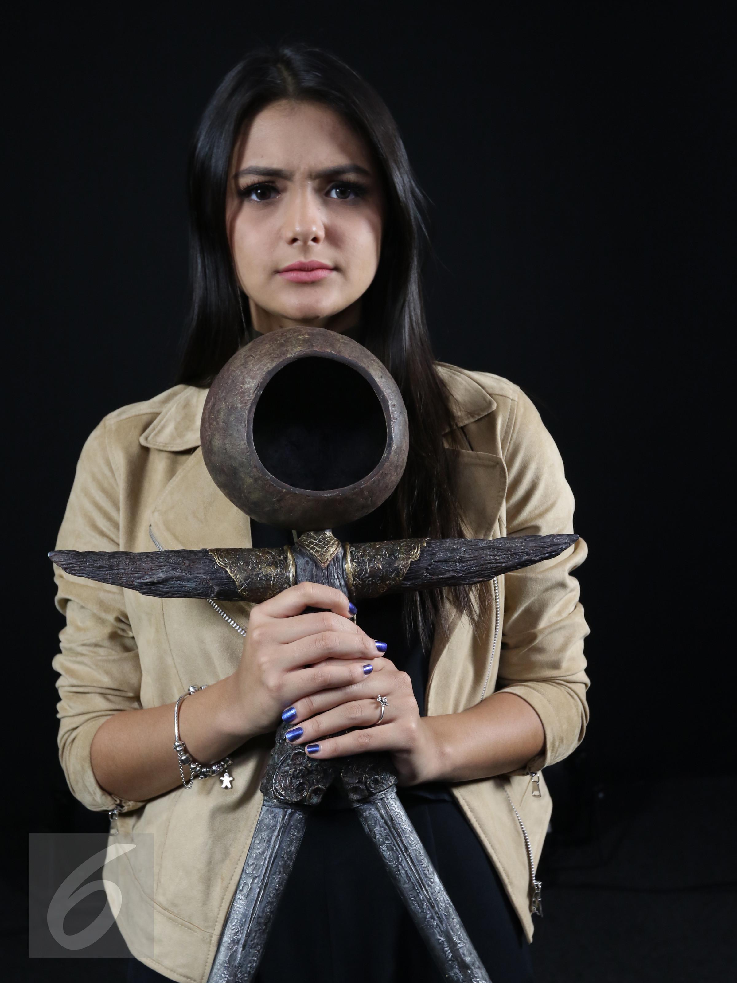  Pemain film Jailangkung, Amanda Rawles saat mengunjungi kantor Liputan6.com di SCTV Tower, Jakarta, Senin (8/5). (Liputan6.com/Fatkhur Rozaq)