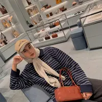 Tak seperti biasanya yang feminin dan chic, Paula Verhoeven tampil berhijab skena yang curi perhatian [@paula_verhoeven]