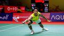 <p>Pebulu tangkis tunggal putra Indonesia, Alwi Farhan berusaha menjangkau kok pada babak kualifikasi Indonesia Masters 2025 melawan wakil Korea Selatan, Jeon Hyeok-jin yang berlangsung di Istora Senayan, Jakarta, Selasa (21/01/2025). (Bola.com/Bagaskara Lazuardi)</p>