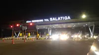 Gerbang Tol Salatiga yang diprediksi terjadi penumpukan kendaraan ternyata tak ada antrean panjang. (foto : Liputan6.com/edhie prayitno ige)