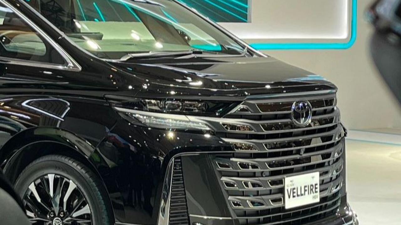 Toyota Alphard 2018 dengan mesin hibrida 2.5