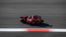 Pembalap Ducati, Francesco Bagnaia melakukan sesi latihan bebas ketiga MotoGP GP Portugal di Sirkuit Internasional Algarve, Portugal, Sabtu (6/11/2021). (AFP/Patricia De Melo Moreira)