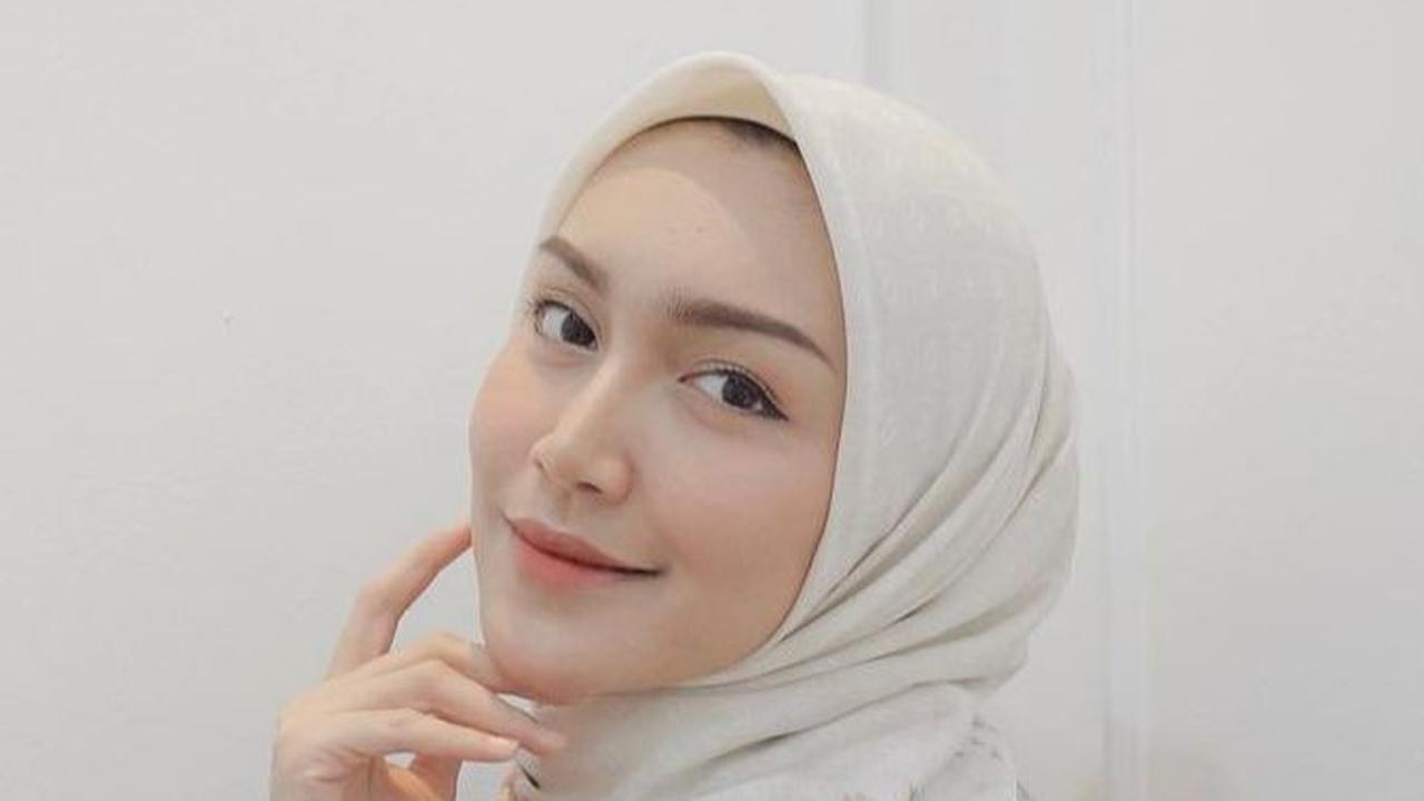 Gaya Hijab Syar'i Menutup Dada, Sederhana namun Tetap Modis<br>