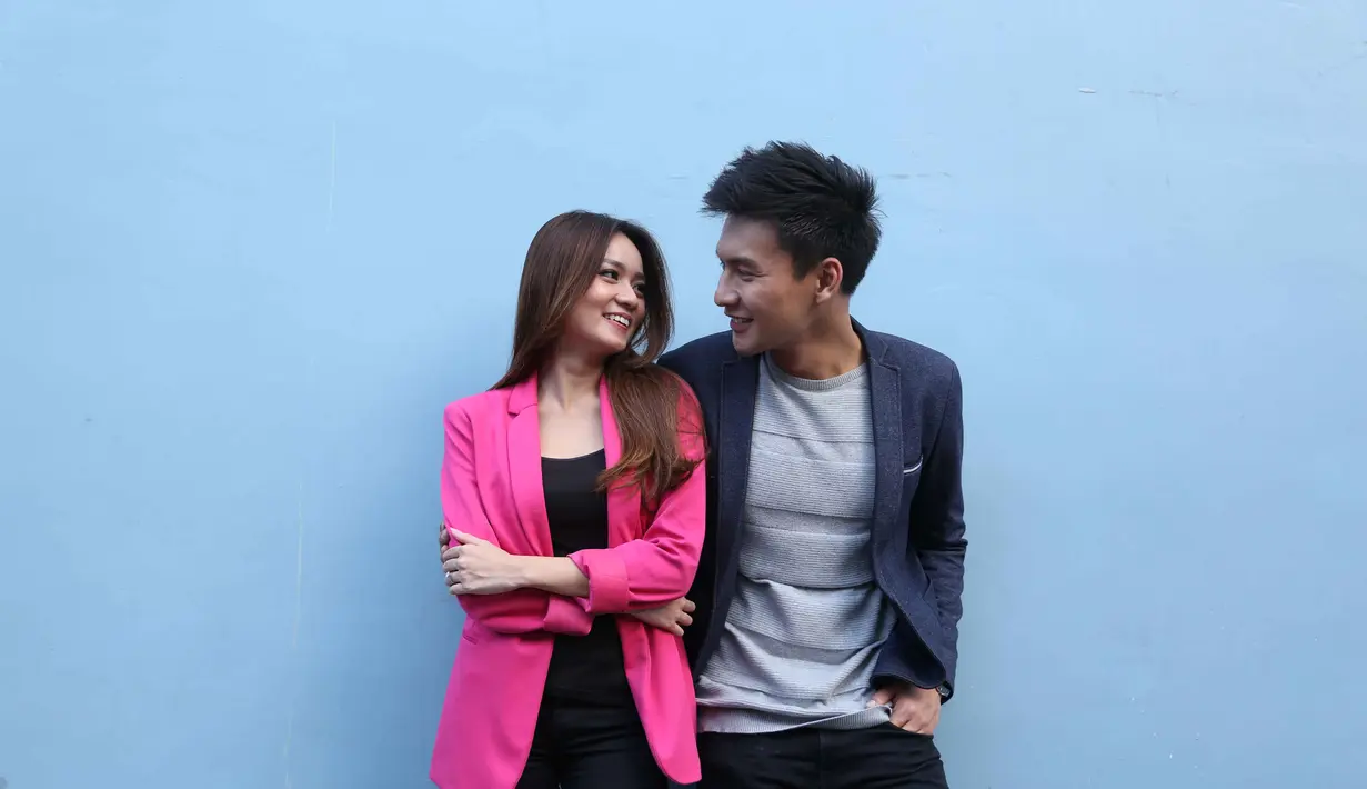 Tidak lama lagi, Fendy Chow akan melepas masa lajangnya dengan mempersunting penyanyi Stella Cornelia. Persiapan terus dilakukan oleh kedua pasangan ini. Hari yang makin dekat, keduanya megaku deg-degan. (Nurwahyunan/Bintang.com)