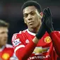 Penyerang Manchester United, Anthony Martial, tampak kecewa usai takluk dari West Bromwich Albion pada laga Liga Premier Inggris di Stadion The Hawthorns, Minggu (6/3/2016). WBA berhasil mennag 1-0 atas MU. (Reuters/Darren Staples)