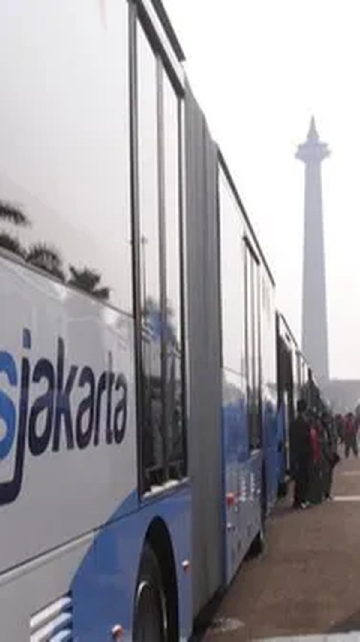 Rencananya, halte integrasi ini akan dibuat sejajar dengan Jalan Gatot Subroto. "Kemaren pas lihat-lihat ada space di sini, memungkinkan untuk diintegrasikan," tambah Welfizon.