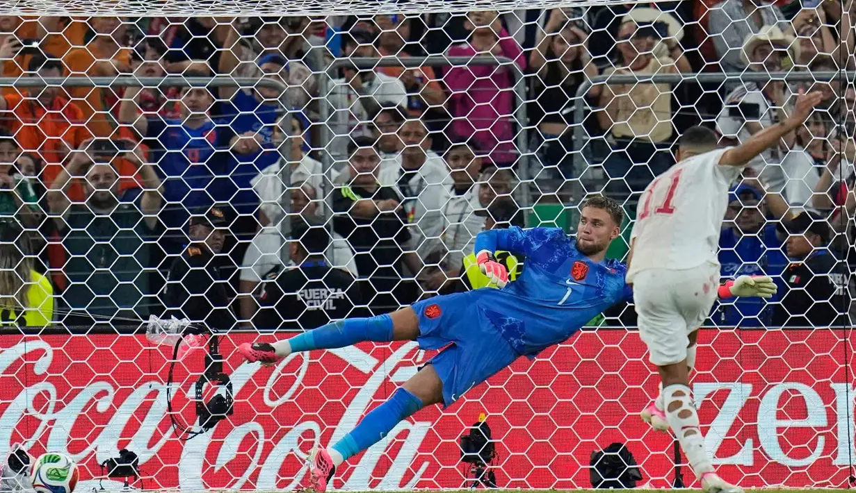 Pemain Maroko Ismael Saibari mencetak gol kemenangan dari titik penalti selama pertandingan sepak bola babak 32 Piala Dunia antara Belanda dan Maroko di Guadalupe, dekat Monterrey, Meksiko, Meksiko, Senin (29/06/2026). (AP Photo/Ricardo Mazalan)
