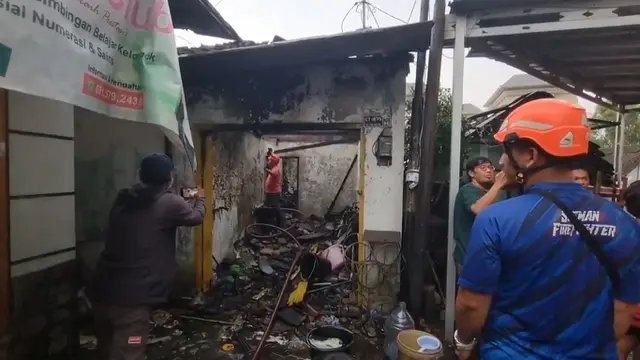 Rumah kosong di Blimbingsari, Sleman, ludes terbakar diduga akibat ledakan kembang api.