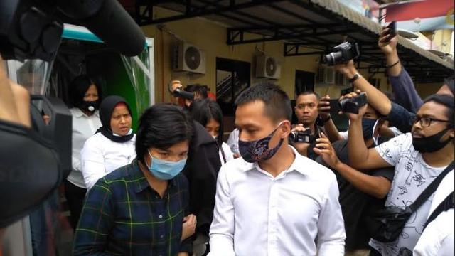 Artis FTV inisial HH di Mapolrestabes Medan (Foto: Reza Efendi)