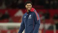 Marcus Rashford bersiap untuk pertandingan Premier League antara Manchester United melawan Newcastle pada Selasa, 31 Desember 2024.