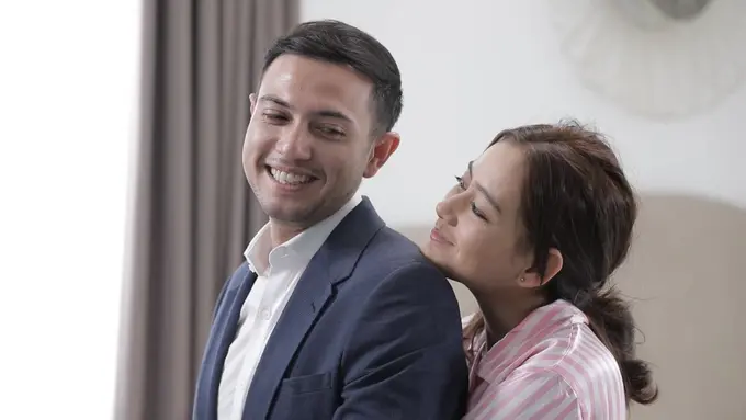 Laura Theux dan Rifky Balweel