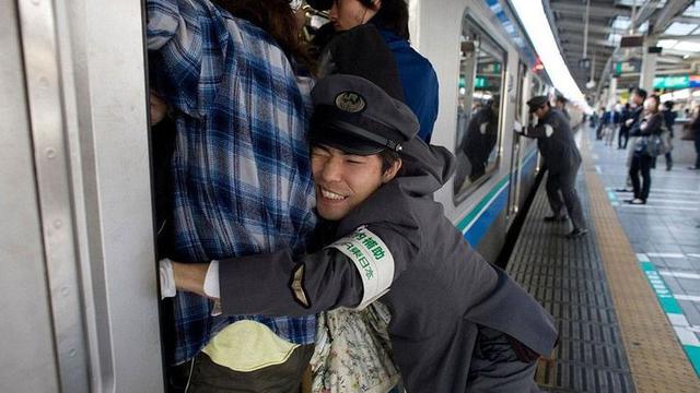 6 Potret Penampakan Kota di Dunia saat Jam Sibuk Ini Bikin Geleng Kepala