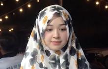 Cantiknya Kebangetan, Potret Cewek Berhijab Jualan Lemang di Pinggir Jalan Bak Artis Dimintai Foto sama Pembeli