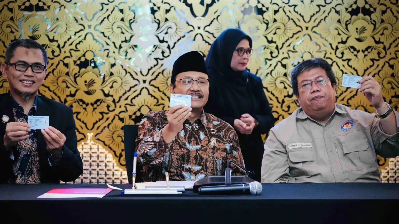 Menteri Sosial Saifullah Yusuf (Gus Ipul) menerbitkan Kartu Penyandang Disabilitas (KDP). Dok kemensos