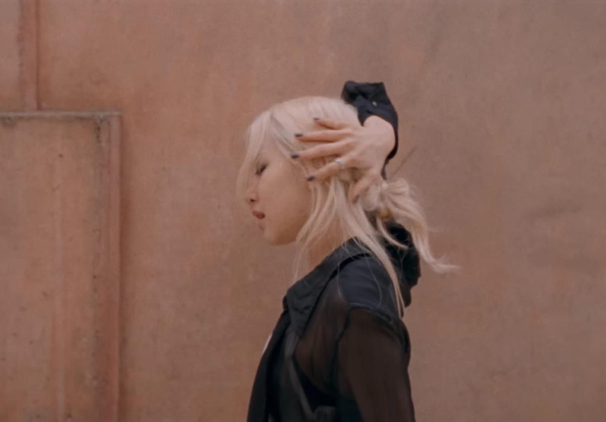 Rose BLACKPINK Suguhkan Tari Kontemporer yang Memukau di Video Performance untuk Lagu 'Number One Girl'