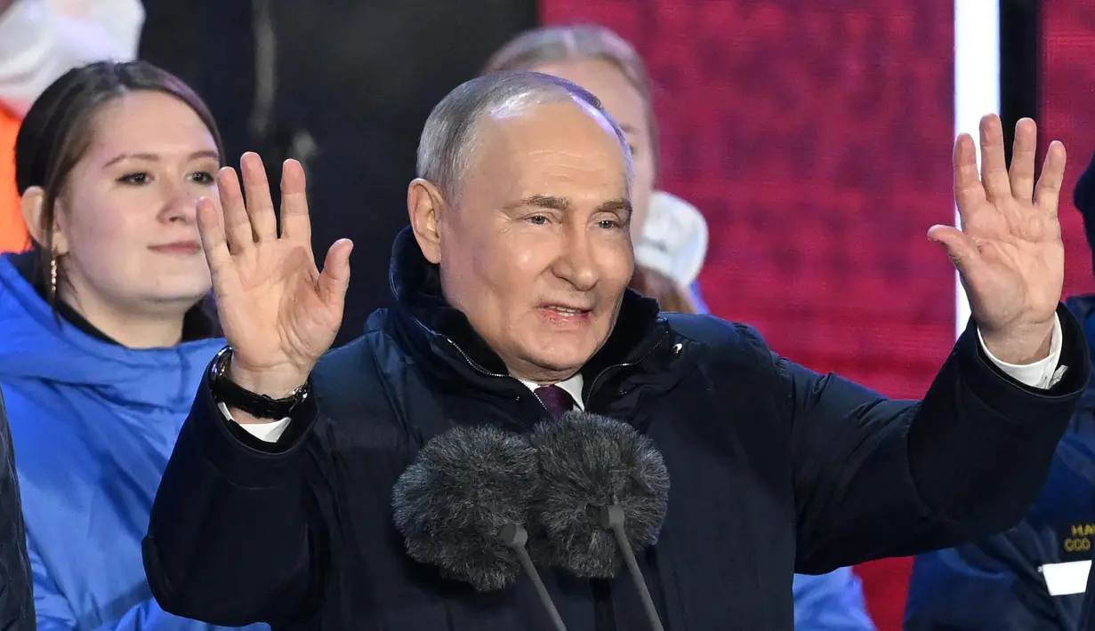 Berdasarkan perhitungan sementara pemilihan 2024 yang baru saja dilaksanakan, Vladimir Putin kembali terpilih menjadi Presiden Rusia untuk periode kelima. (NATALIA KOLESNIKOVA/AFP)