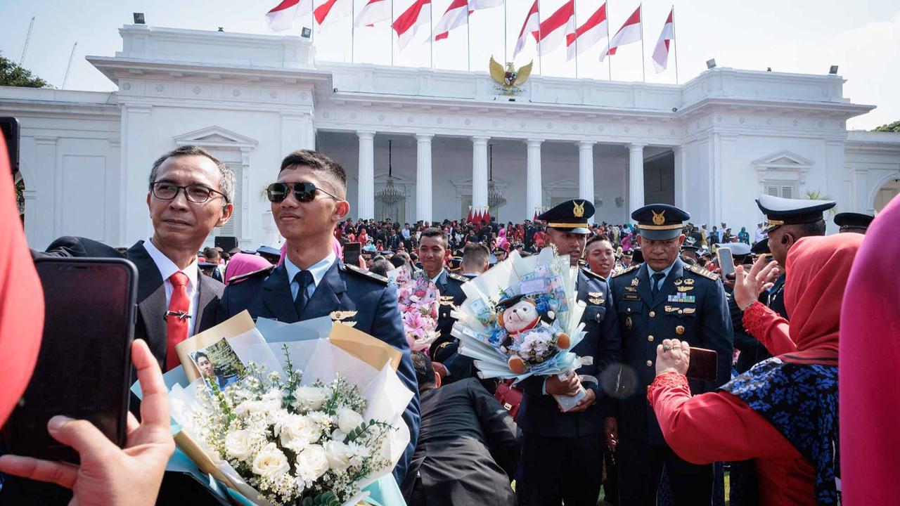 FOTO: Tangis Haru Warnai Pelantikan 2.000 Perwira Remaja oleh Presiden Prabowo