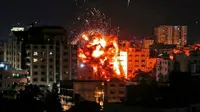 Roket Israel menghantam Gaza City, Jalur Gaza (AFP PHOTO)