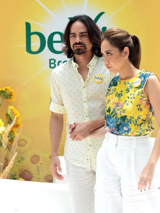 Masih bersyukur, hingga usianya mendekati sembilan tahun rumah tangganya masih berjalan dengan baik. Ia tak bisa menafikan peran bersama dari suaminya dalam mempertahankan rumah tangga. (Deki Prayoga/Bintang.com)