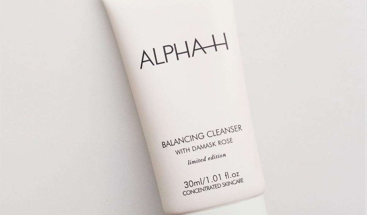 <b>Gunakan Facial Wassh dengan Kandungan Pelembab Ringan</b>