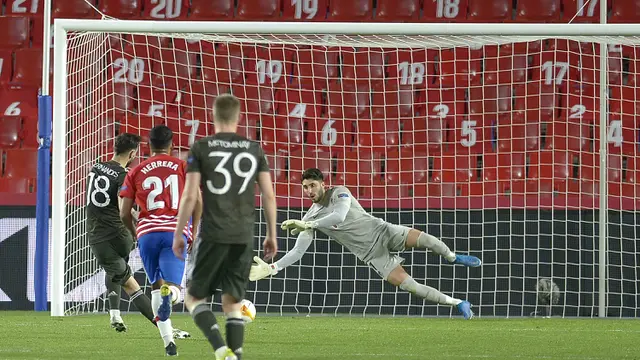 FOTO: Manchester United Pijakkan Satu Kaki di Semifinal usai Menang 2-0 di Kandang Granada - Bruno Fernandes; Rui Silva