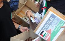 FOTO: Demi Galang Dana untuk Palestina, Para Santri Ini Sampai Rela Panas-Panasan di Jalan Raya Parung-Bogor hingga Dapat Rp10 Juta per Hari
