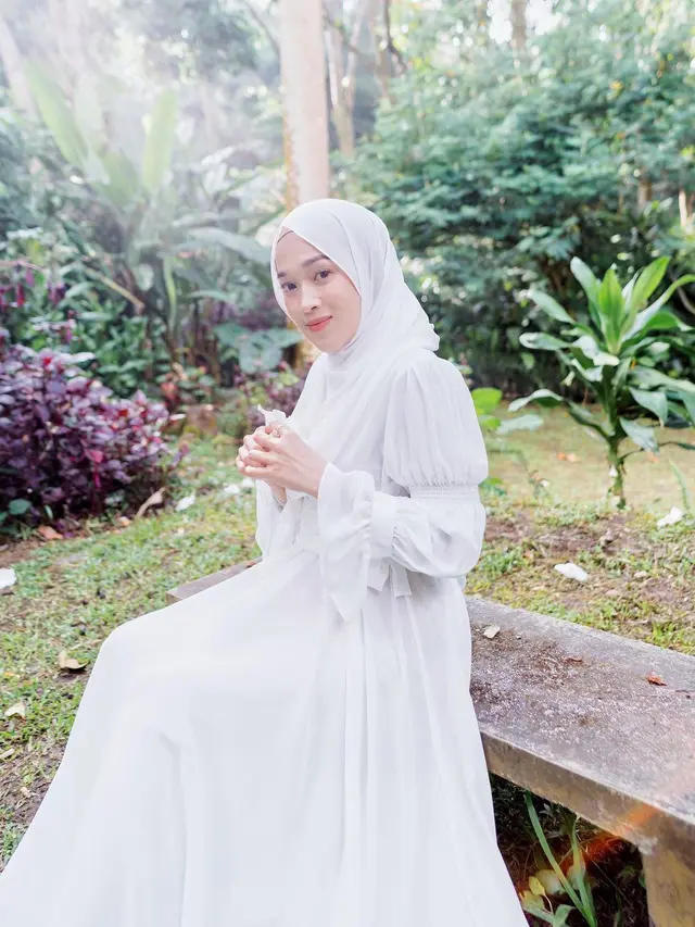 6 Potret Terbaru Ririe Fairus Mantan Istri Ayus Sabyan, Kompak Bareng Anak