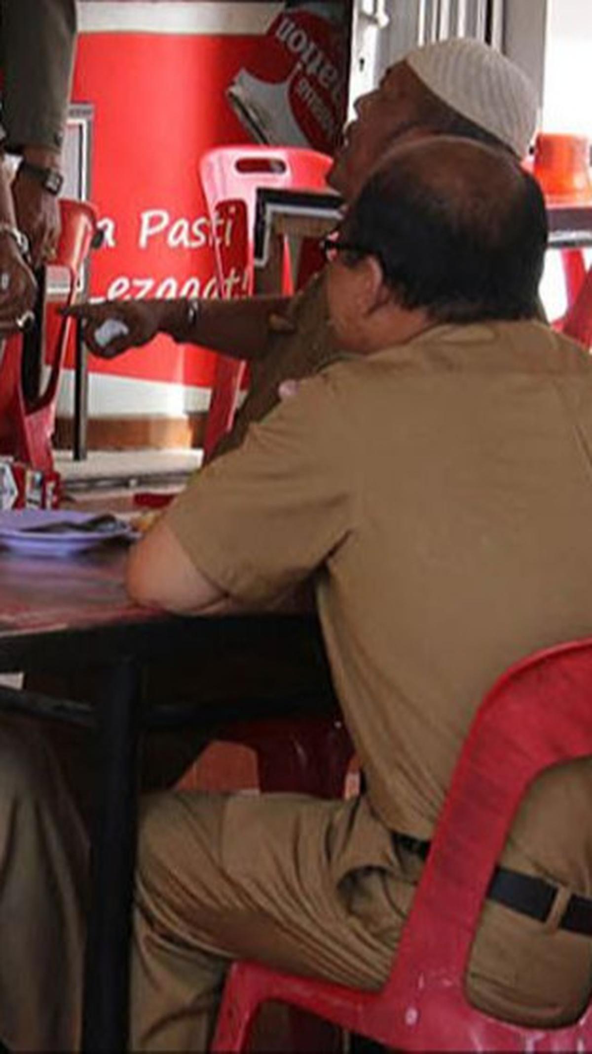 SKB tentang Pedoman Pembinaan dan Pengawasan Netralitas Pegawai ASN dalam Penyelenggaraan Pemilihan Umum dan Pemilihan diteken oleh sejumlah pihak pada 2022 lalu.&nbsp;<br>