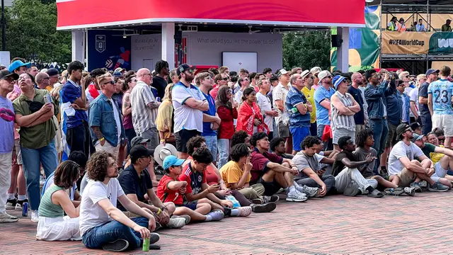 Foto Eksklusif: "It's Coming Home" Menggema! Meriahnya FIFA Fan Festival Boston saat Fans Inggris Rayakan Kemenangan atas Kroasia