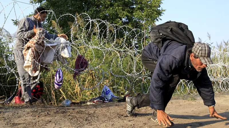 20150826-Kisah Imigran Gelap Terobos Pagar Berduri Demi ke Eropa-Hungaria