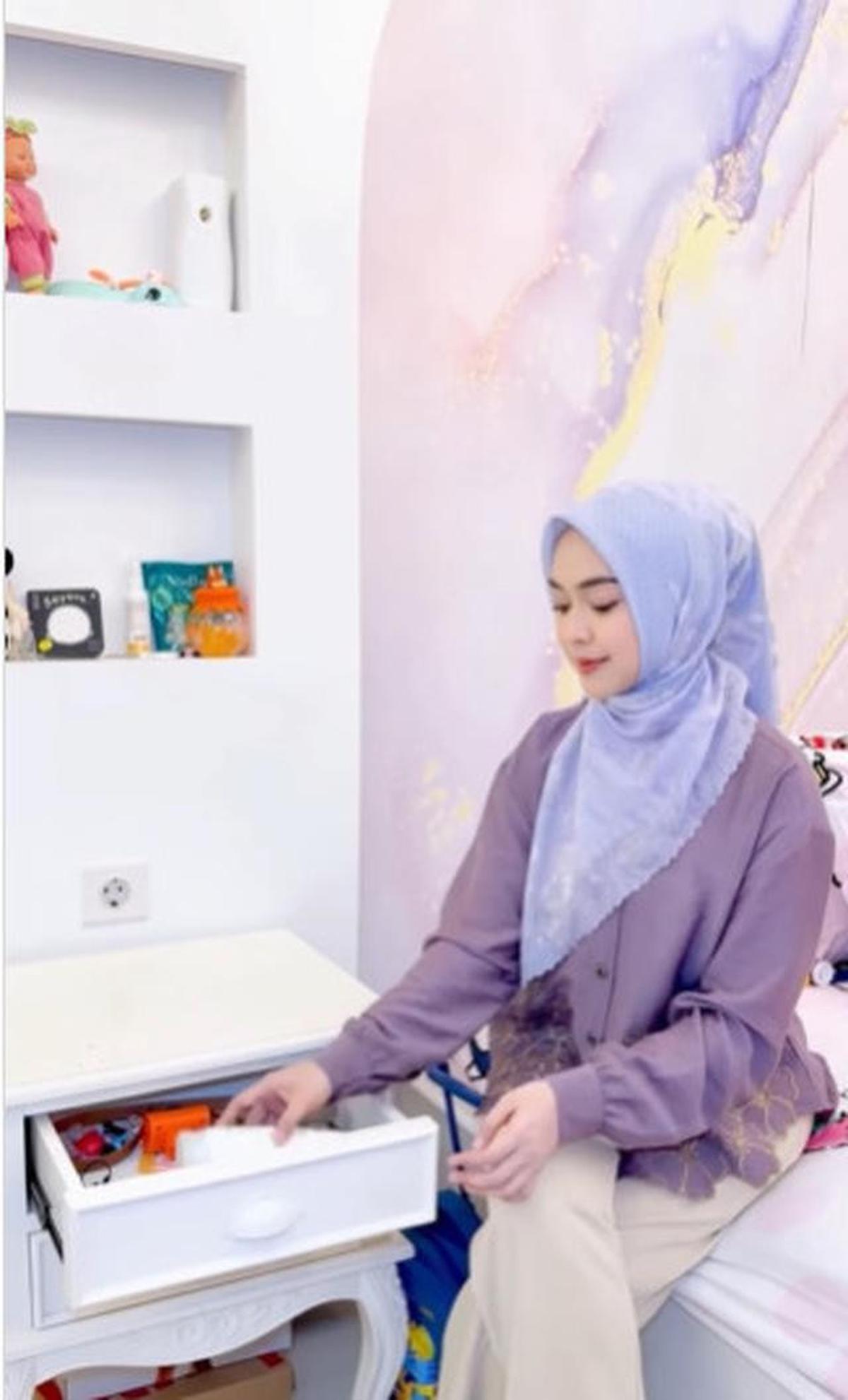 7 Potret Kamar Tidur Moana Anak Ria Ricis, Usung Tema Girly dan Playful