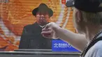 Seseorang menonton TV yang menayangkan program berita tentang peluncuran rudal Korea Utara, di Tokyo, Jepang, Rabu (12/7/2023). (AP Photo/Eugene Hoshiko)