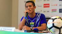 Bek Persib, Henhen Herdiana. (Bola.com/Erwin Snaz)