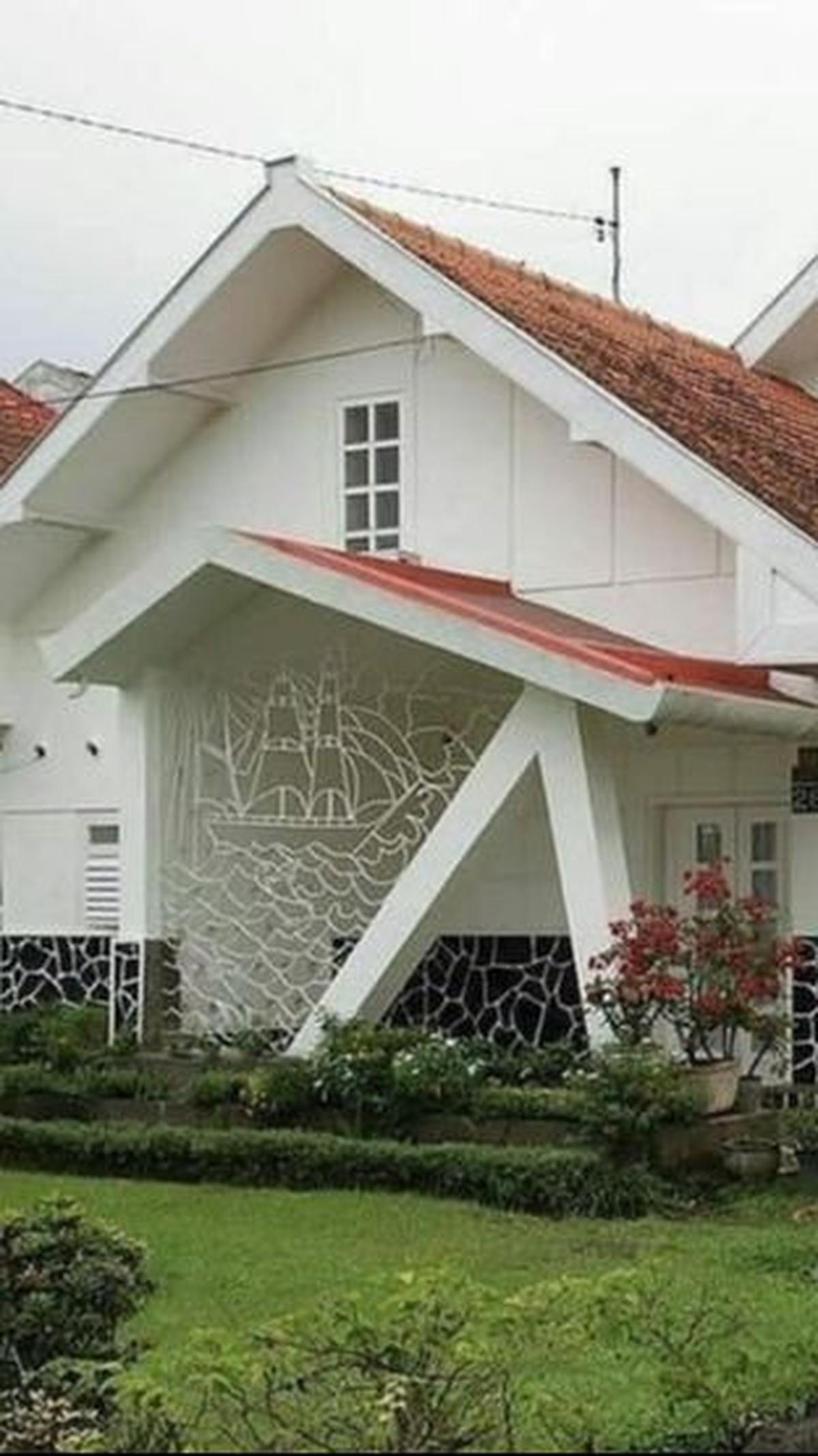 Jangan ragu untuk mengadaptasi salah satu dari desain tersebut dan wujudkan rumah yang tidak hanya estetik, tetapi juga nyaman dan fungsional.