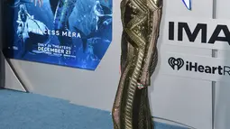 Amber Heard berpose saat tiba menghadiri premier film terbarunya, "Aquaman" di Los Angeles, California, AS (12/12). Di film ini Amber Heard menjalani latihan fisik selama enam bulan sebelum syuting. (AP Photo/ Jordan Strauss)