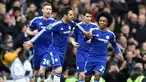 Pemain Chelsea merayakan gol yang dicetak Cesc Fabregas ke gawang West Ham United dalam dalam lanjutan Liga Inggris di Stadion Stamford Bridge, London, Sabtu (19/3/2016). (Reuters/Hannah Mckay)