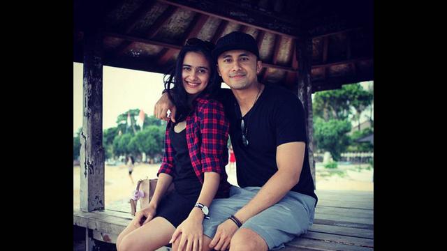 Foto-foto 'Mesra' Hengky Kurniawan dengan Aktris Sonya Fatmala