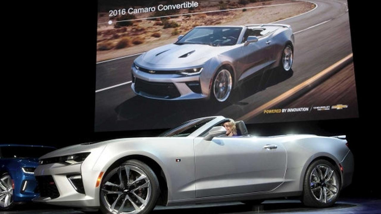 Pesona Chevrolet Camaro 2016 dengan atap terbuka
