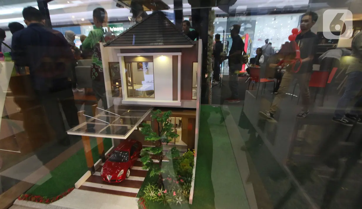Sebuah miniatur rumah pada pameran properti Mandiri Fiesta Expo di Jakarta, Selasa (12/11/2019). Pameran ini juga menawarkan promo diskon 20 persen premi Asuransi dan free e-Money untuk nasabah Mandiri Group dan nasabah Sinar Mas Land yang mengajukan KPR. (Liputan6.com/Angga Yuniar)